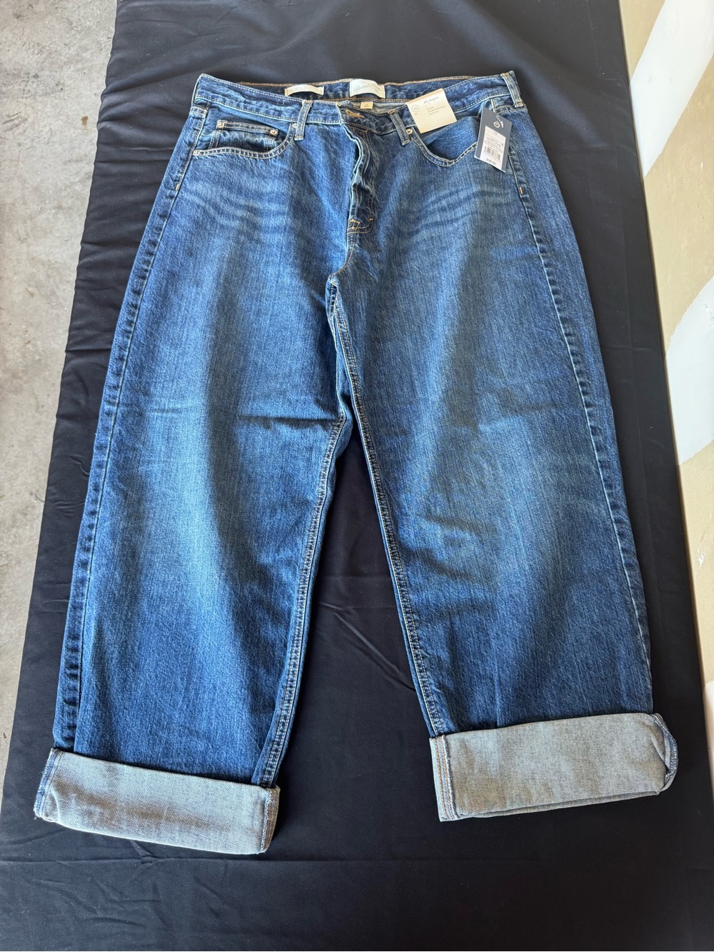 NWT Universal Thread Women’s Size 14 Mid-Rise 90s Baggy Cuff Jeans Dark Wash